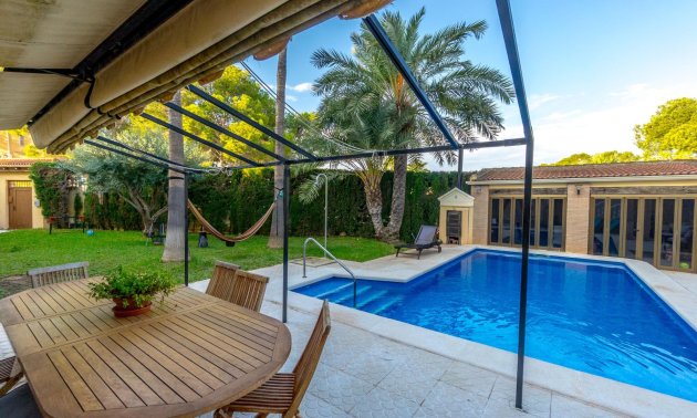 Resale - Villa -
Torrevieja - Los Balcones