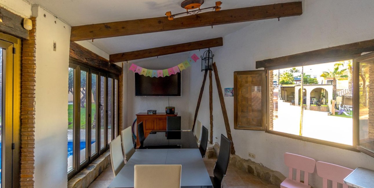 Resale - Villa -
Torrevieja - Los Balcones