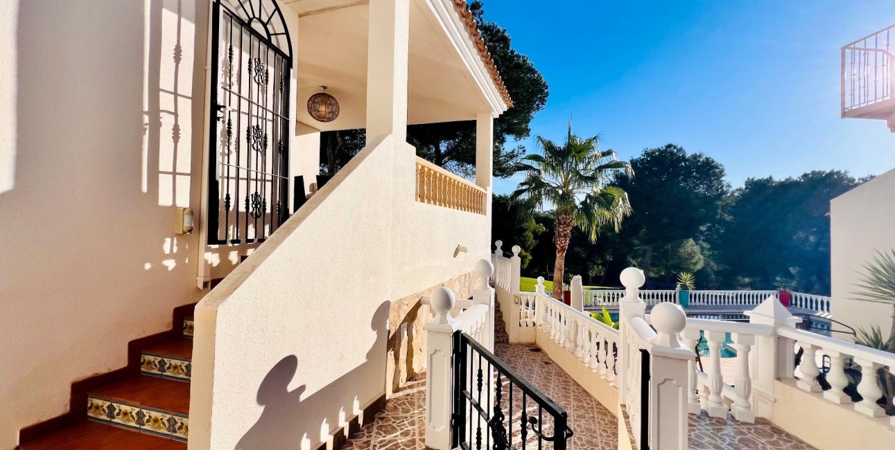 Resale - Villa -
Orihuela Costa - Las Ramblas