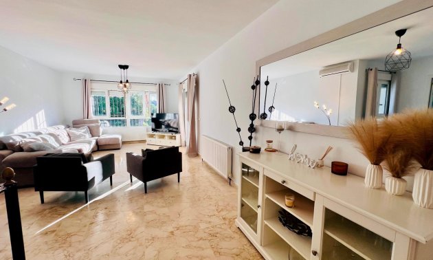 Resale - Villa -
Orihuela Costa - Las Ramblas