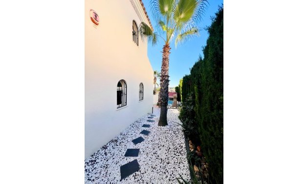 Resale - Villa -
Orihuela Costa - Las Ramblas