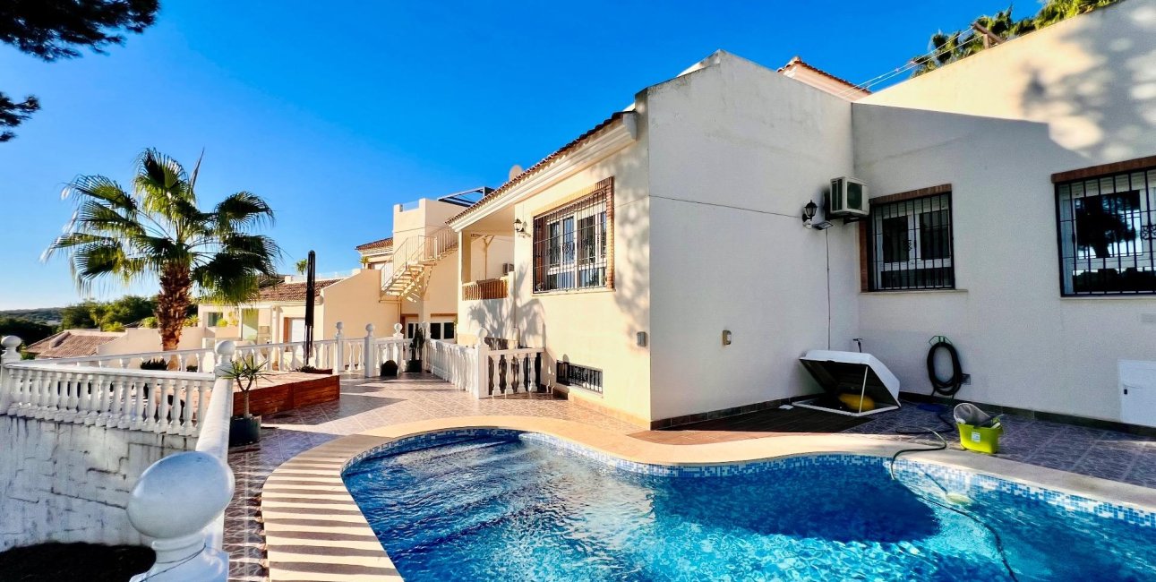 Resale - Villa -
Orihuela Costa - Las Ramblas