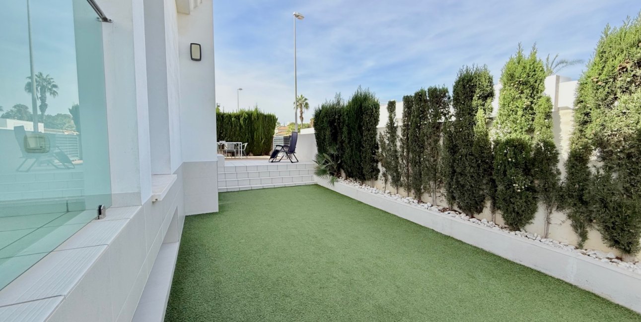 Resale - Townhouse -
Ciudad Quesada - Doña Pepa