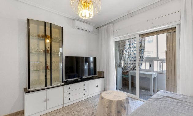 Reventa - Apartamento / piso -
Torrevieja - Paseo maritimo