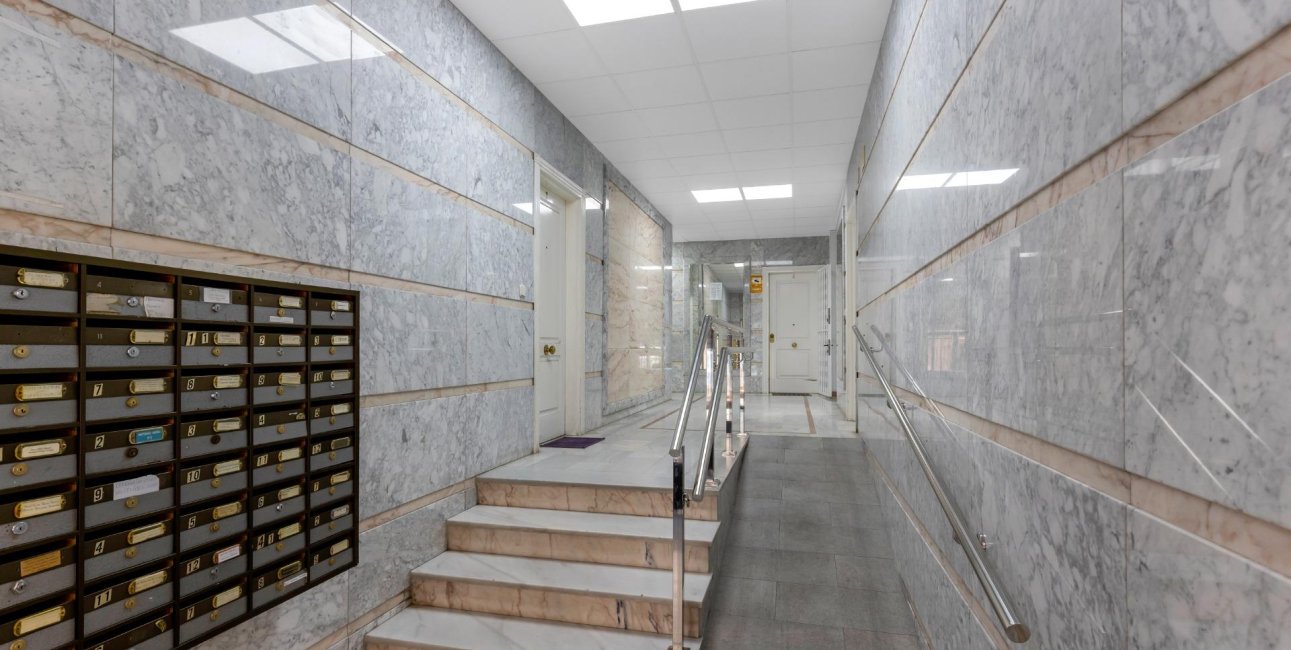 Reventa - Apartamento / piso -
Torrevieja - Paseo maritimo