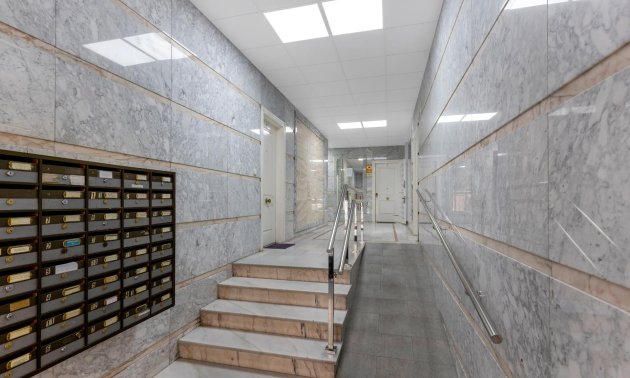 Reventa - Apartamento / piso -
Torrevieja - Paseo maritimo