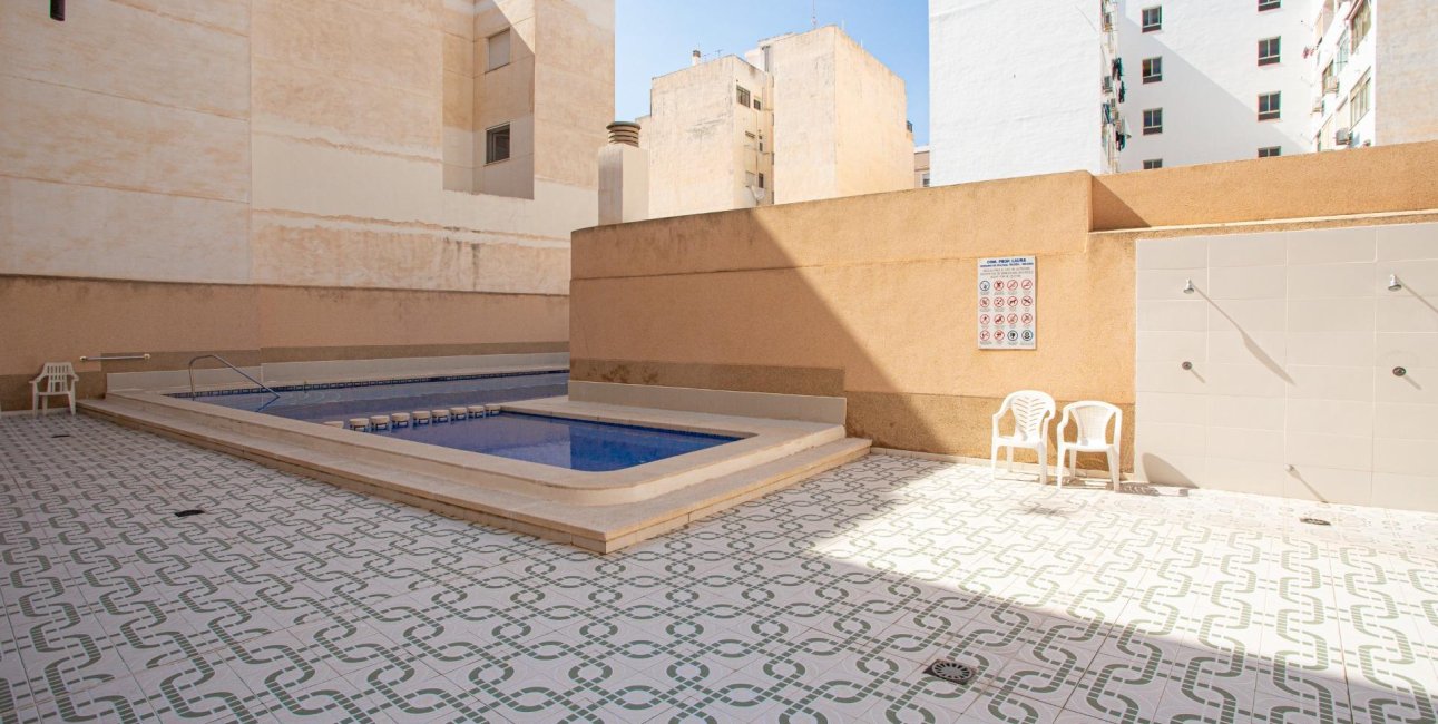 Resale - Apartment / flat -
Torrevieja - Centro