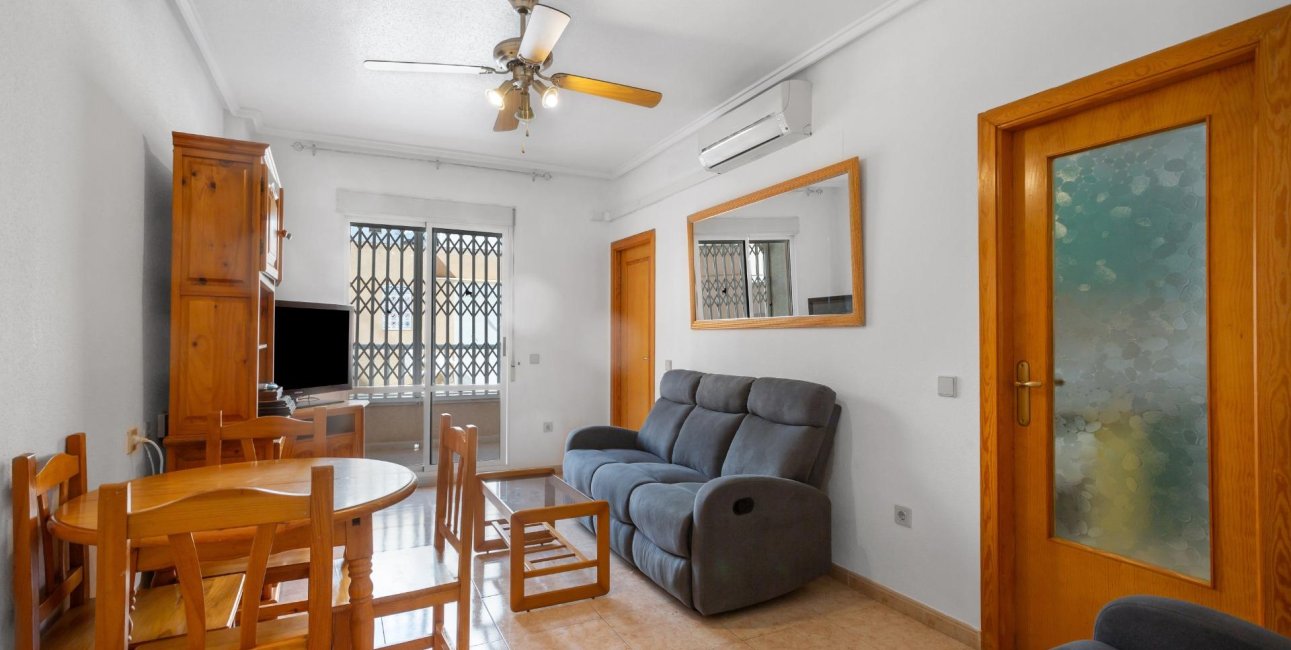 Resale - Apartment / flat -
Torrevieja - Centro