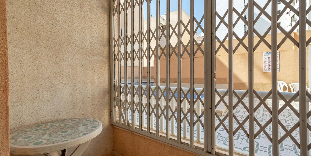 Resale - Apartment / flat -
Torrevieja - Centro