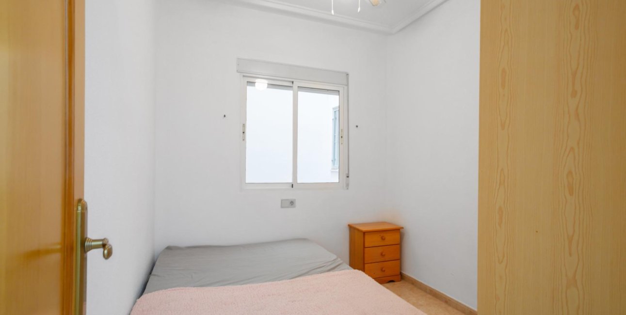 Resale - Apartment / flat -
Torrevieja - Centro