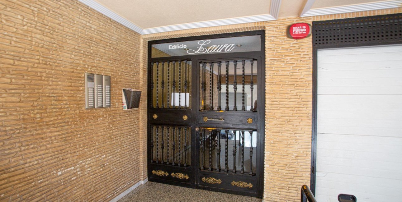 Resale - Apartment / flat -
Torrevieja - Centro