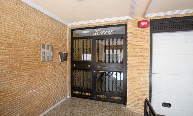 Resale - Apartment / flat -
Torrevieja - Centro
