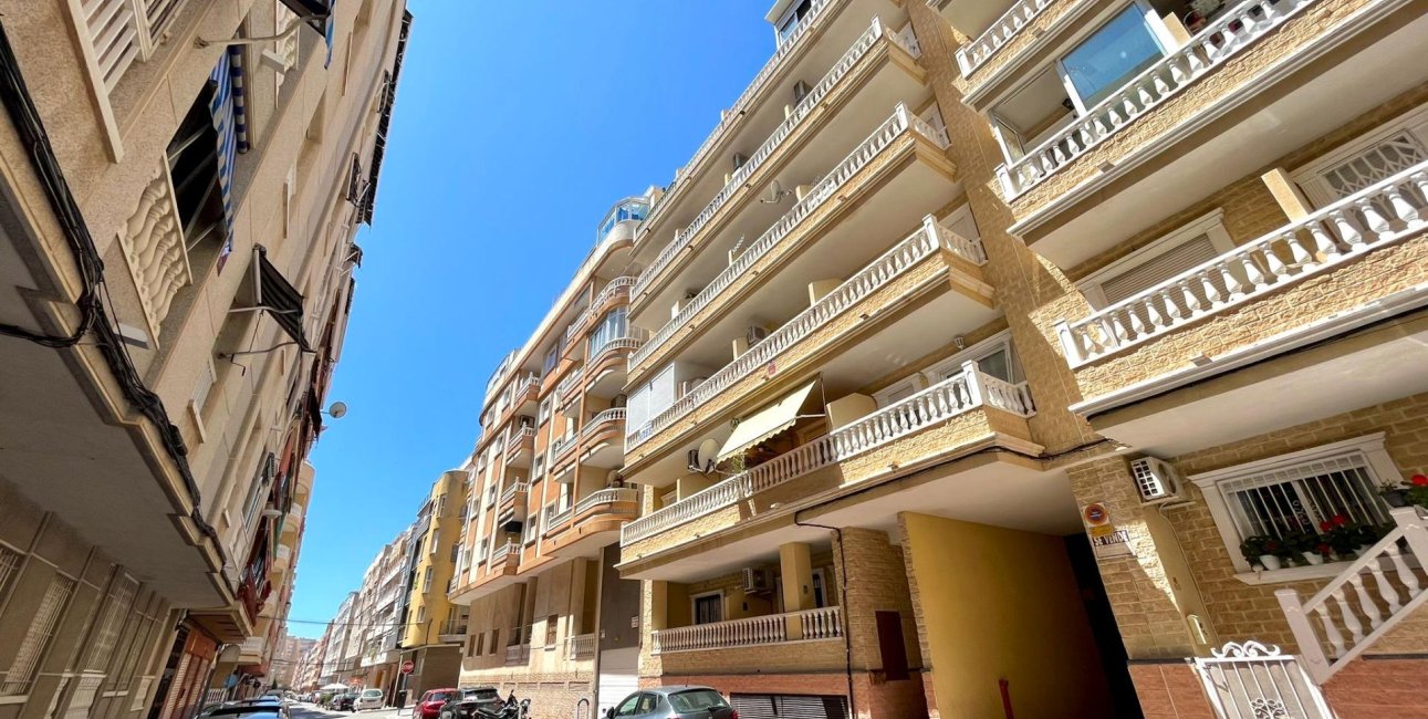 Resale - Apartment / flat -
Torrevieja - Playa de los Locos