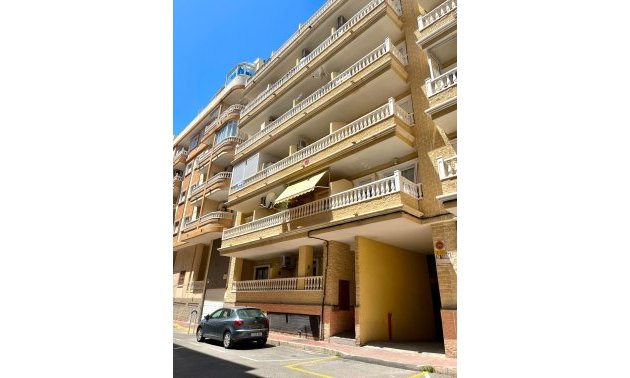 Resale - Apartment / flat -
Torrevieja - Playa de los Locos