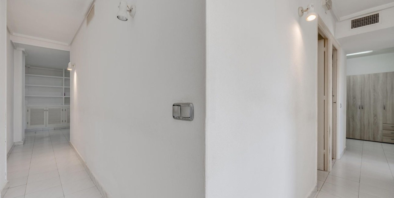 Resale - Apartment / flat -
Torrevieja - Centro