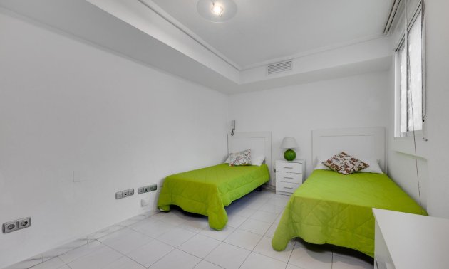 Resale - Apartment / flat -
Torrevieja - Centro