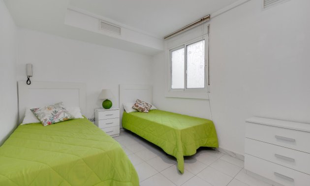 Resale - Apartment / flat -
Torrevieja - Centro