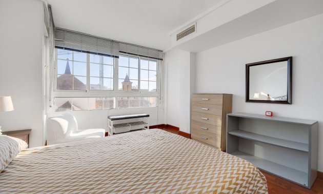 Resale - Apartment / flat -
Torrevieja - Centro