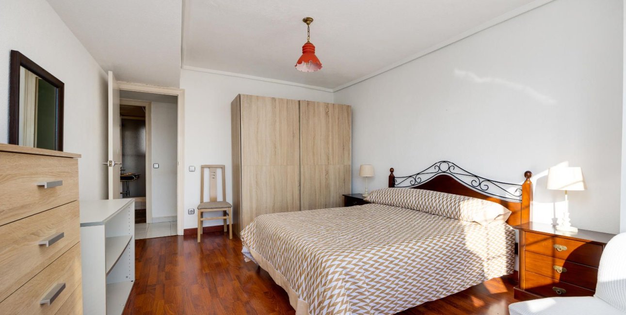 Resale - Apartment / flat -
Torrevieja - Centro