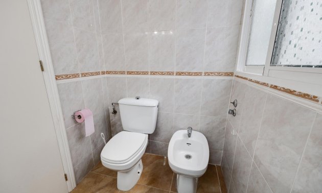 Resale - Apartment / flat -
Torrevieja - Centro