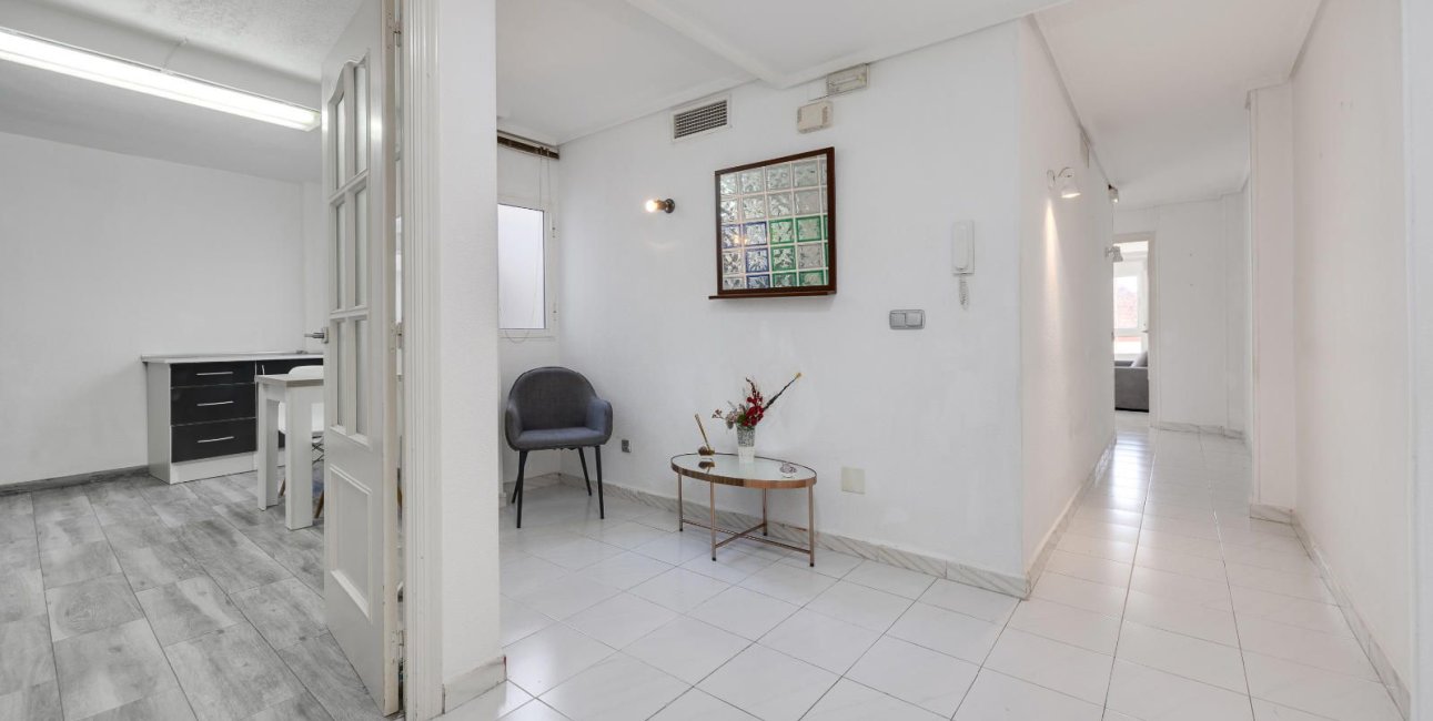 Resale - Apartment / flat -
Torrevieja - Centro