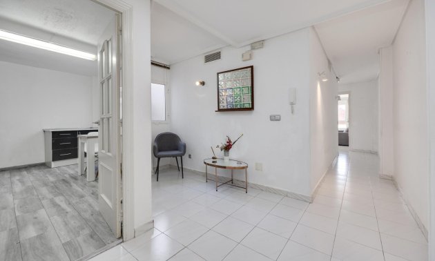Resale - Apartment / flat -
Torrevieja - Centro