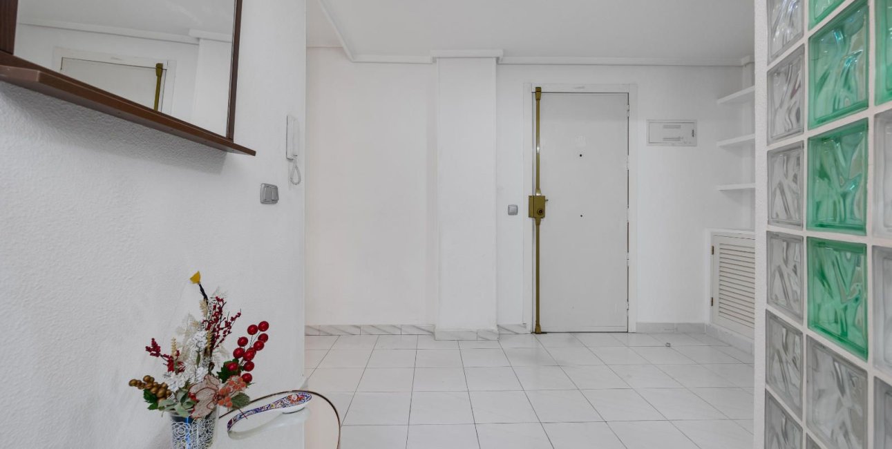 Resale - Apartment / flat -
Torrevieja - Centro