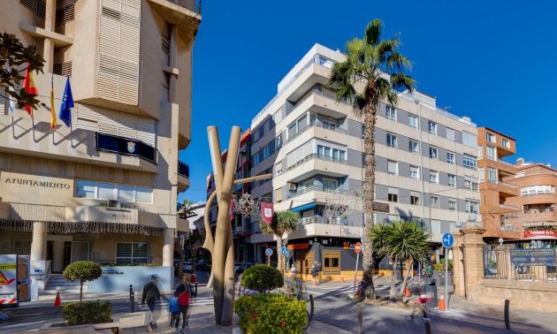 Resale - Apartment / flat -
Torrevieja - Centro