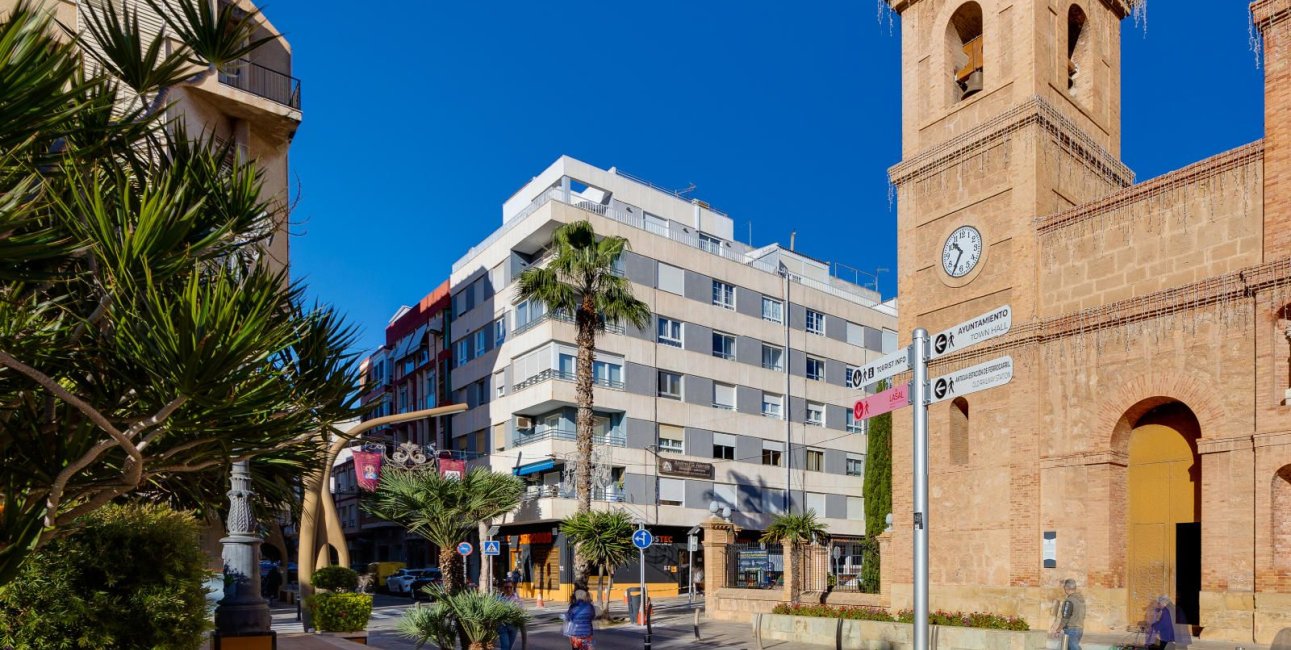 Resale - Apartment / flat -
Torrevieja - Centro