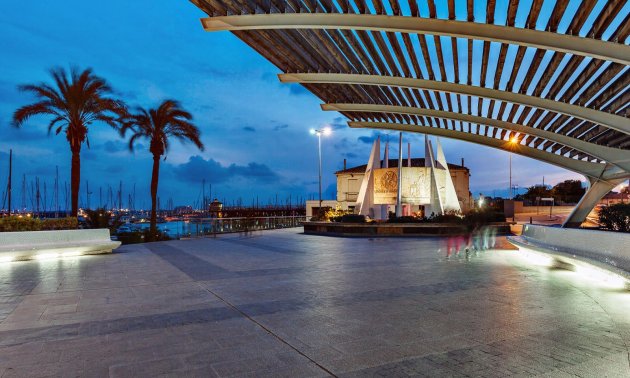 Resale - Apartment / flat -
Torrevieja - Centro