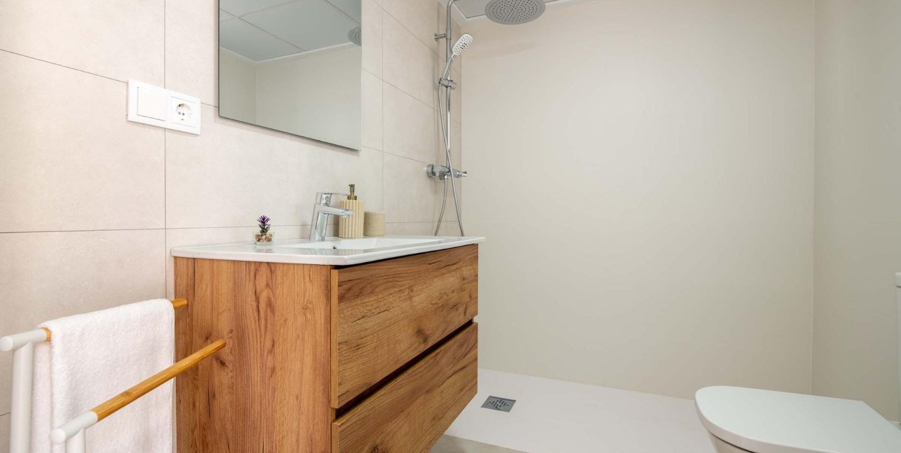 Rynek pierwotny - Dom Szeregowy -
Cox - San Fernando