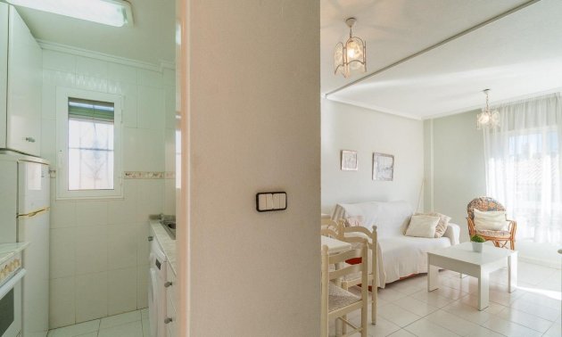 Resale - Apartment / flat -
Torrevieja - Frutales - Rosaleda