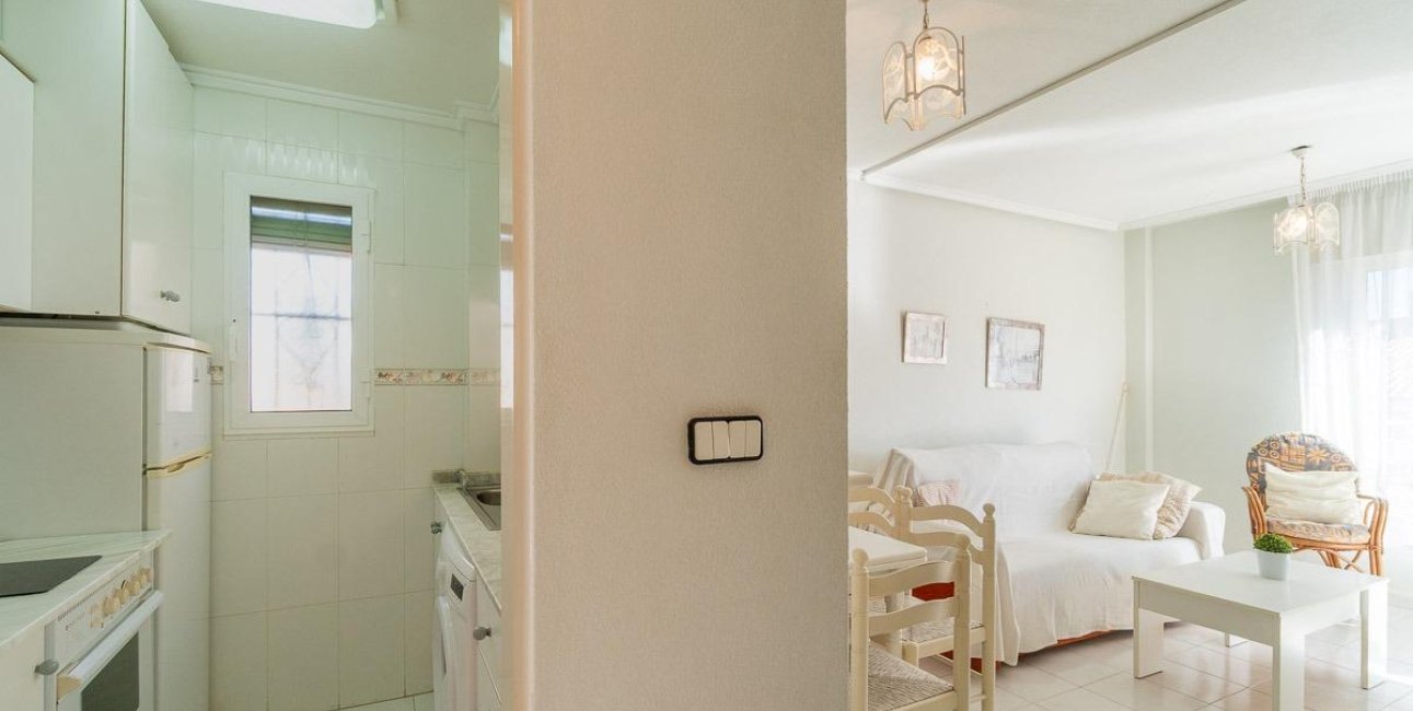 Resale - Apartment / flat -
Torrevieja - Frutales - Rosaleda