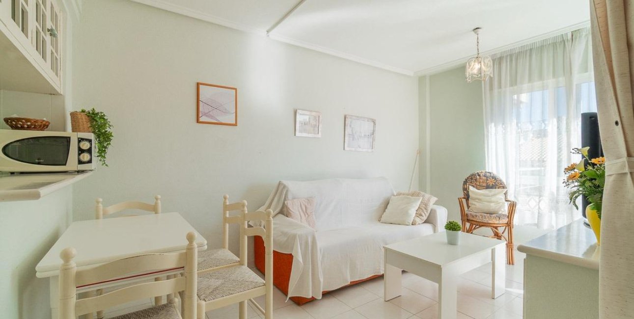 Resale - Apartment / flat -
Torrevieja - Frutales - Rosaleda