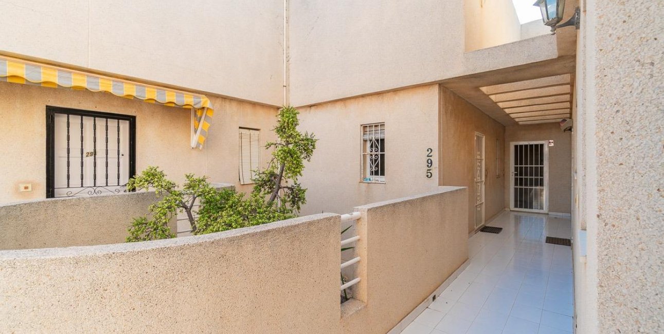 Resale - Apartment / flat -
Torrevieja - Frutales - Rosaleda