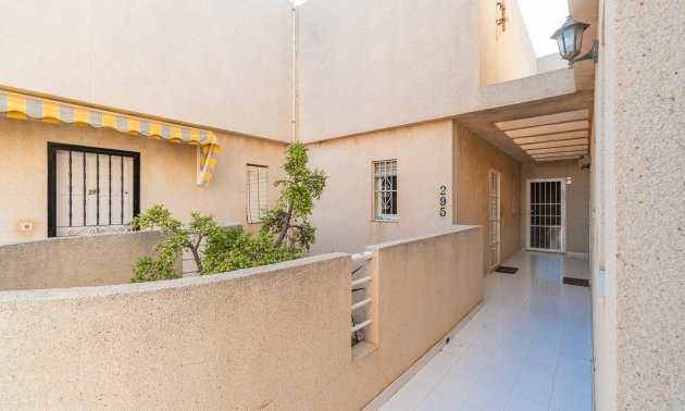 Resale - Apartment / flat -
Torrevieja - Frutales - Rosaleda