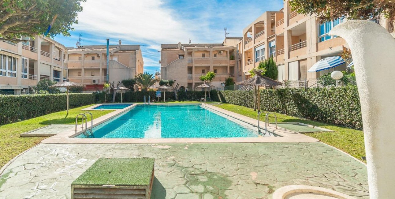 Resale - Apartment / flat -
Torrevieja - Frutales - Rosaleda