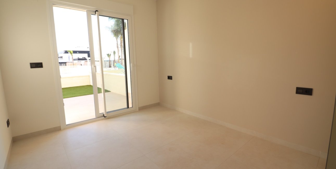 Resale - Apartment / flat -
Guardamar del Segura - El Raso