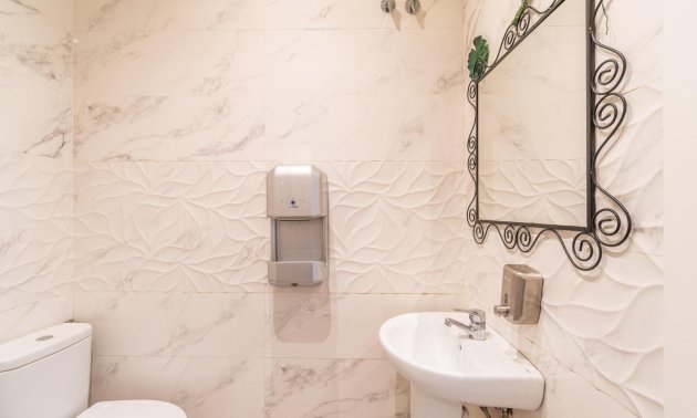 Alquiler a largo plazo - Comercial -
San Fulgencio - La Marina