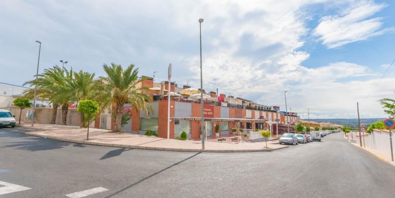 Alquiler a largo plazo - Comercial -
San Fulgencio - La Marina