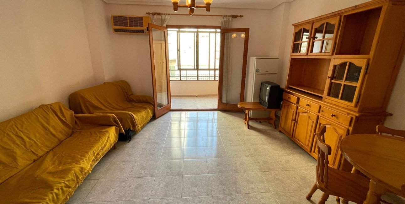 Reventa - Estudio -
Torrevieja - Estacion de autobuses