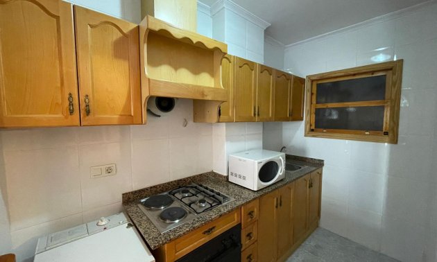 Reventa - Estudio -
Torrevieja - Estacion de autobuses