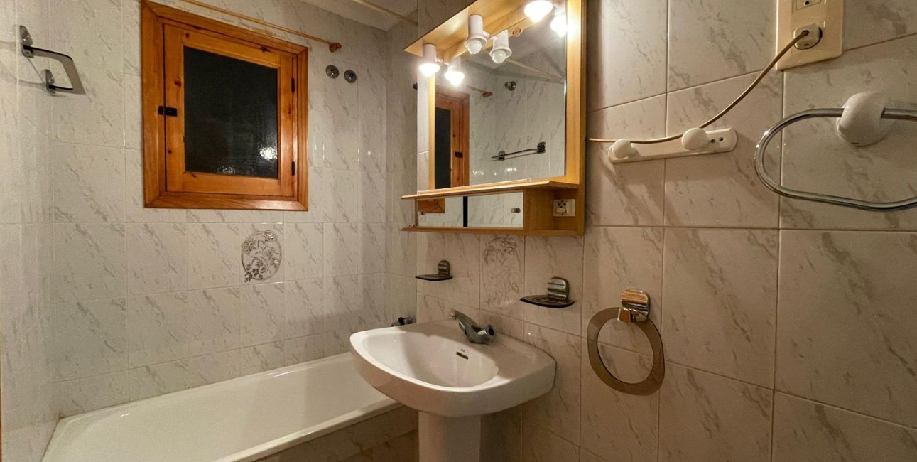 Reventa - Estudio -
Torrevieja - Estacion de autobuses