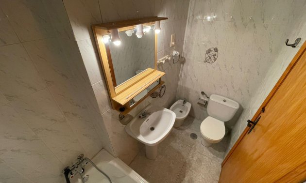 Reventa - Estudio -
Torrevieja - Estacion de autobuses