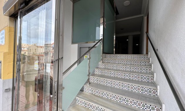 Reventa - Estudio -
Torrevieja - Estacion de autobuses