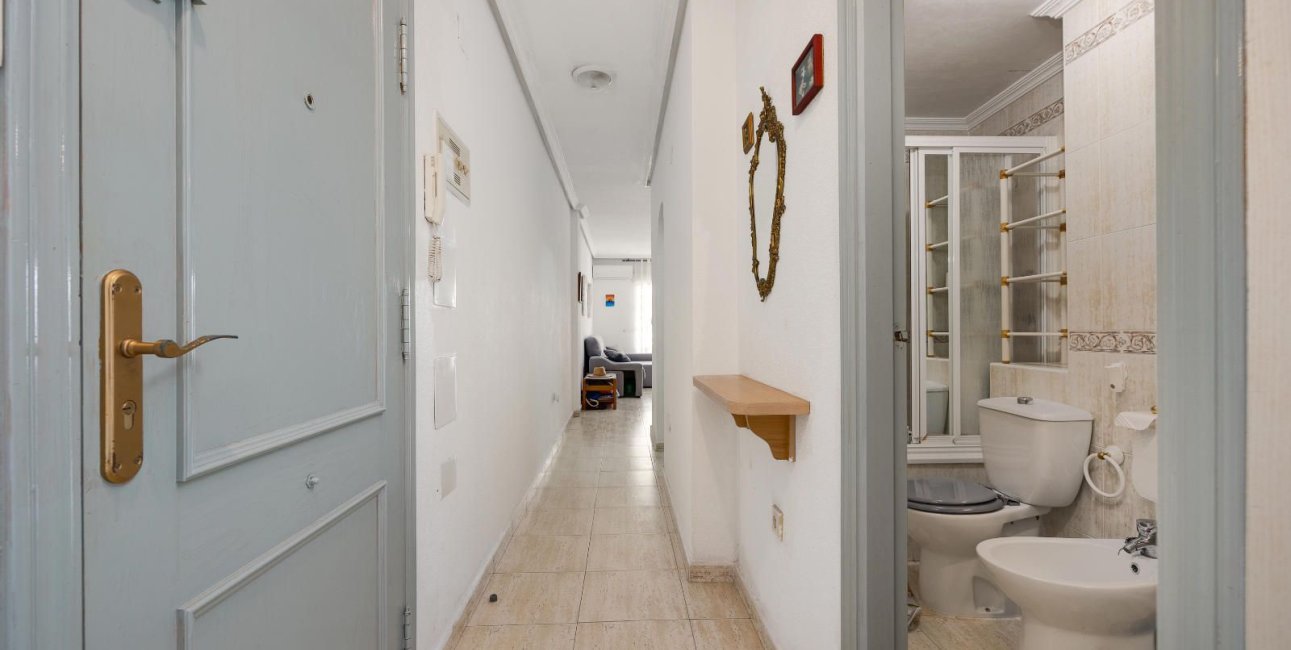 Resale - Apartment / flat -
Torrevieja - Playa del Cura