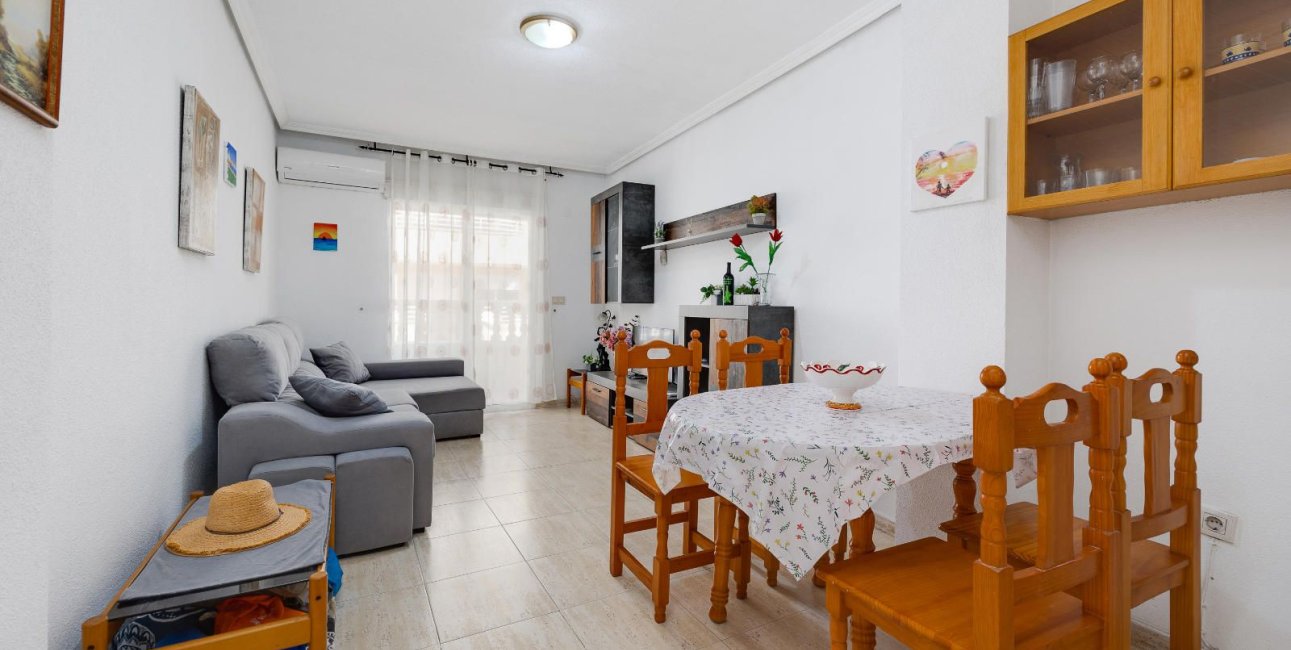 Resale - Apartment / flat -
Torrevieja - Playa del Cura