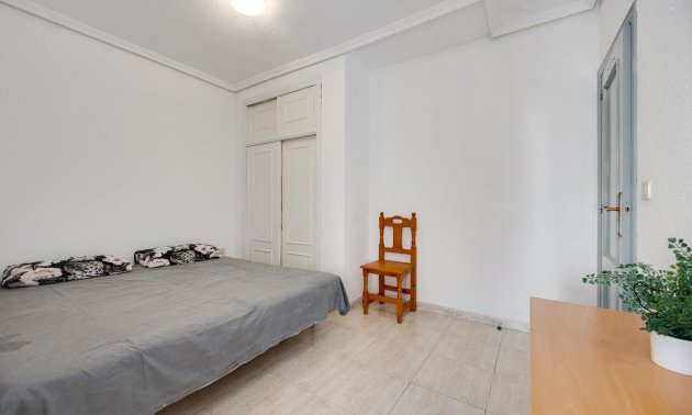 Resale - Apartment / flat -
Torrevieja - Playa del Cura