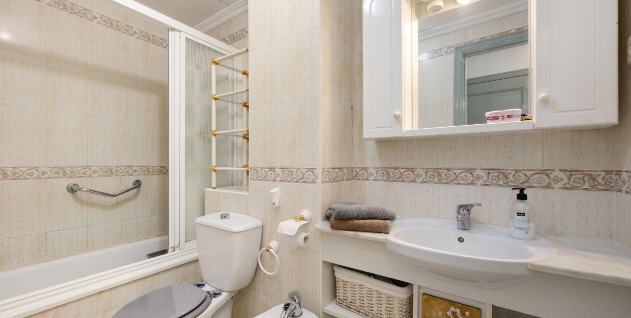 Resale - Apartment / flat -
Torrevieja - Playa del Cura