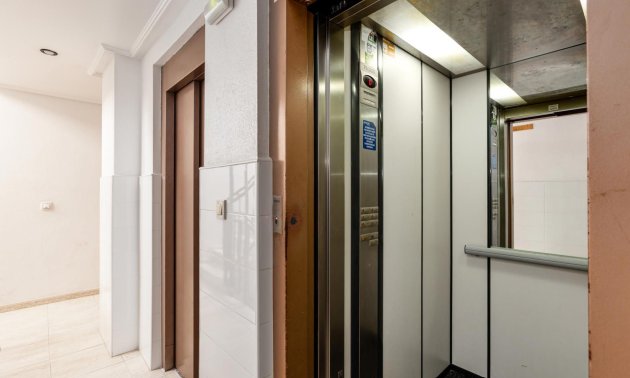 Resale - Apartment / flat -
Torrevieja - Playa del Cura